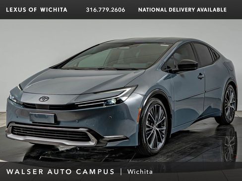Used 2024 Toyota Prius XLE FWD image 1
