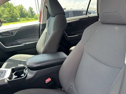 Used 2021 Toyota RAV4 LE AWD/4WD image 31