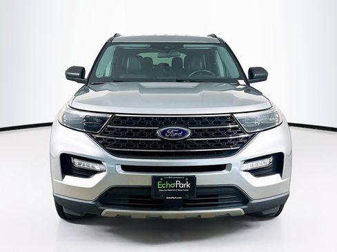 Used 2023 Ford Explorer XLT w/ Equipment Group 202A AWD/4WD image 2