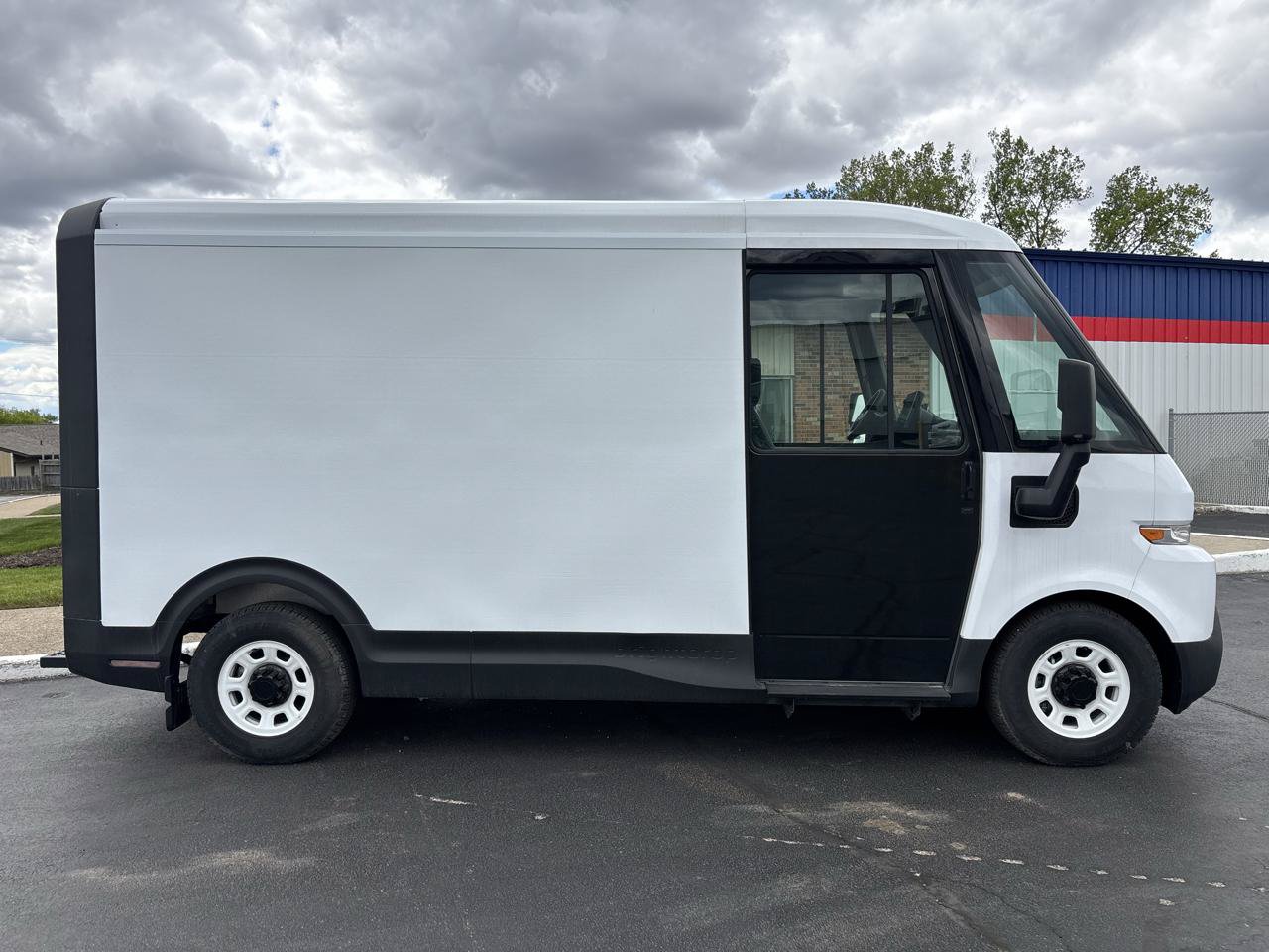 Used 2024 Chevrolet Brightdrop 400 w/ Commercial Equipment Package AWD/4WD image 2