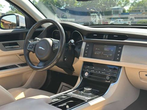 Used 2018 Jaguar XF Premium RWD image 9