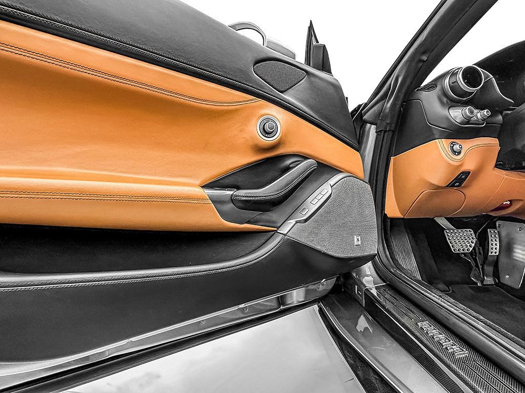 Certified 2019 Ferrari Portofino RWD image 9