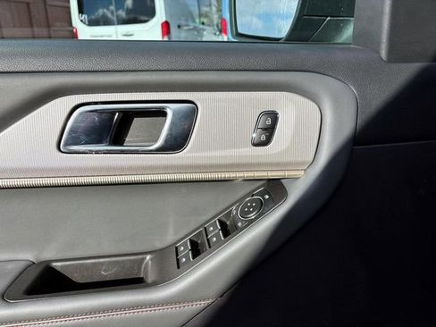 Used 2025 Ford Explorer Active w/ Active Comfort Package image 20