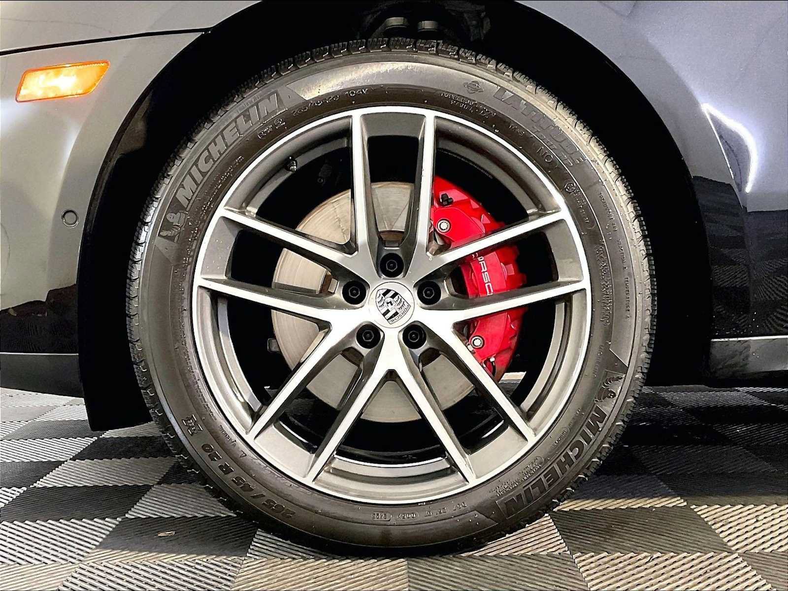 Certified 2024 Porsche Macan S AWD/4WD image 11
