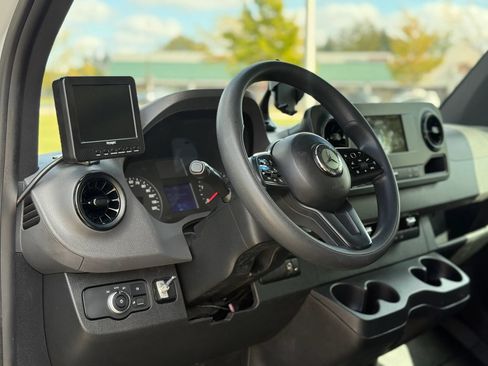 Used 2019 Freightliner Sprinter 3500 w/ Premium Package RWD image 10