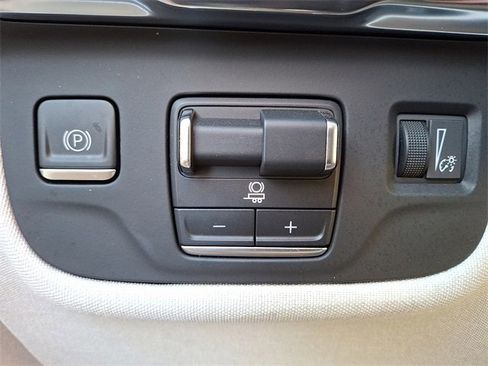 Certified 2022 Cadillac Escalade Premium Luxury Platinum image 30