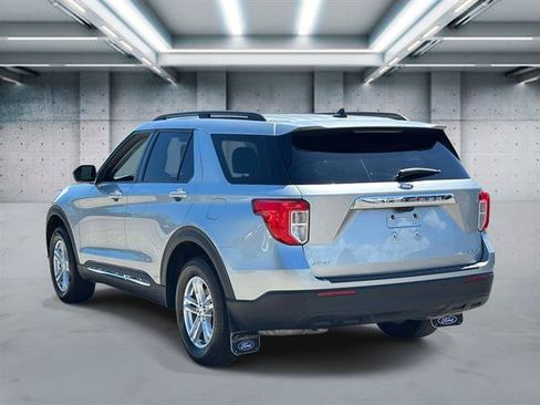Used 2023 Ford Explorer XLT AWD/4WD image 26