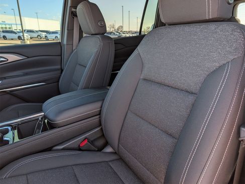 New 2026 Chevrolet Traverse LT w/ Enhanced Driving Package image 18