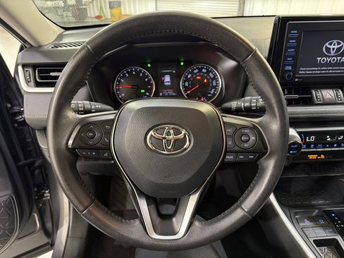Used 2021 Toyota RAV4 XLE Premium FWD image 14