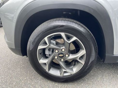 Used 2025 Chevrolet Trax LT w/ LT Convenience Package FWD image 10