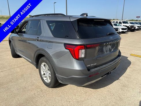 Used 2025 Ford Explorer Active w/ Active Comfort Package RWD image 8