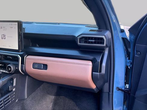 Used 2025 Toyota 4Runner Limited AWD/4WD image 18