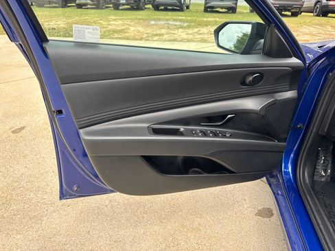 Used 2025 Hyundai Elantra Sport FWD image 10