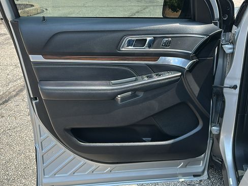 Used 2017 Ford Explorer Limited w/ Equipment Group 303A AWD/4WD image 14