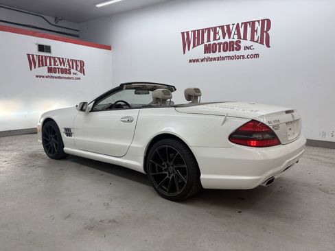 Used 2011 Mercedes-Benz SL 550 image 3