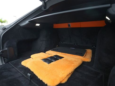 Used 2022 Rolls-Royce Cullinan w/ Dark Exterior Package image 18