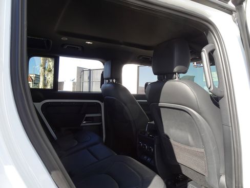 Used 2023 Land Rover Defender 110 S image 17