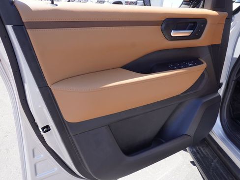 New 2025 Nissan Armada SL w/ Captain's Chari Seat Package image 15