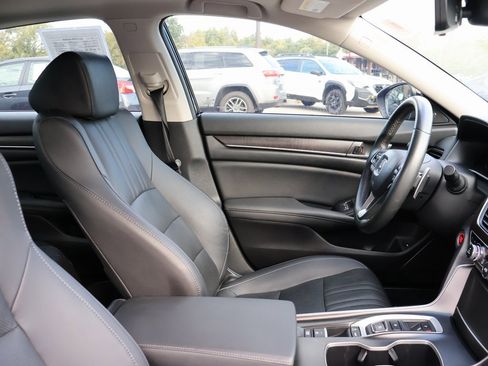 Certified 2019 Honda Accord Touring image 8