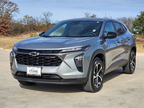 Certified 2024 Chevrolet Trax RS w/ Driver Confidence Package image 4