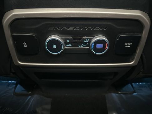 Used 2022 Ford Expedition Max XLT image 24