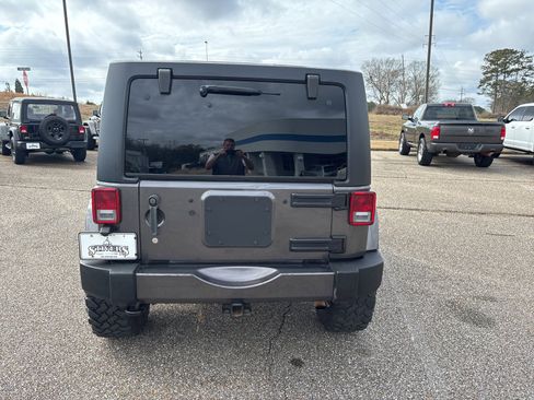 Used 2016 Jeep Wrangler Unlimited Sahara w/ Dual Top Group image 4