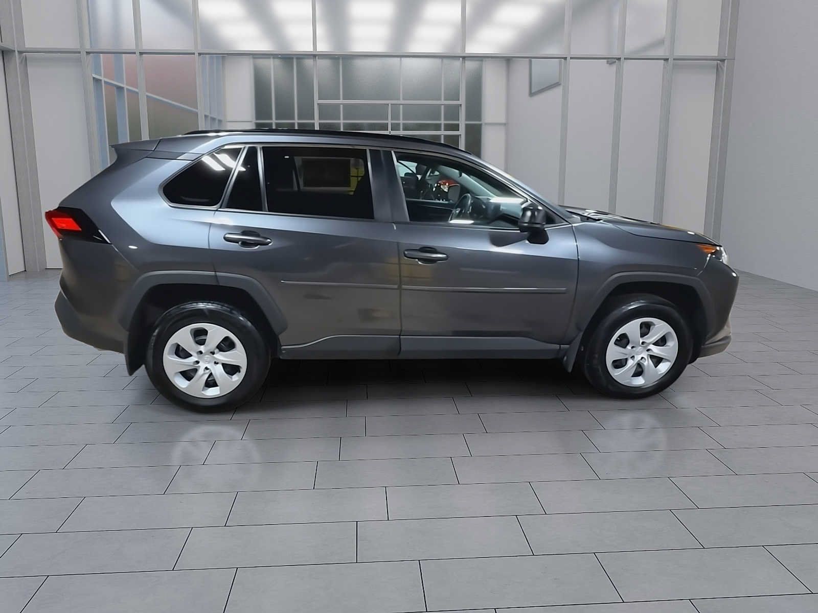 Used 2019 Toyota RAV4 LE AWD/4WD image 9