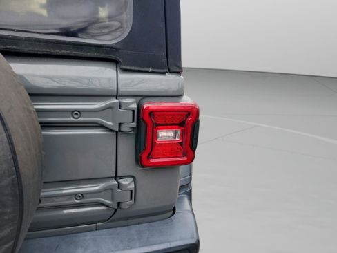 Used 2018 Jeep Wrangler Unlimited Sport S image 19