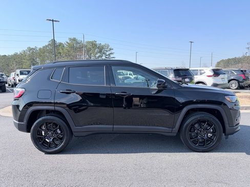 New 2026 Jeep Compass Latitude image 4