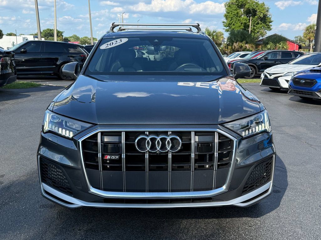 Used 2023 Audi SQ7 Prestige AWD/4WD image 2