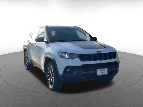 Used 2025 Jeep Compass Trailhawk image 3