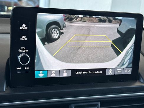 Certified 2025 Honda Pilot Touring image 18