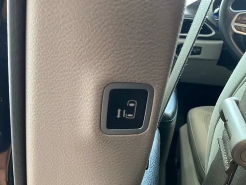 Used 2018 Chrysler Pacifica Touring Plus FWD image 14
