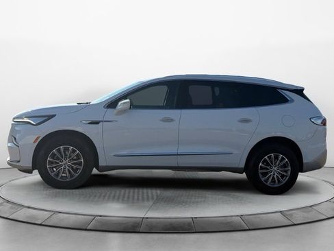 Used 2024 Buick Enclave Premium image 6