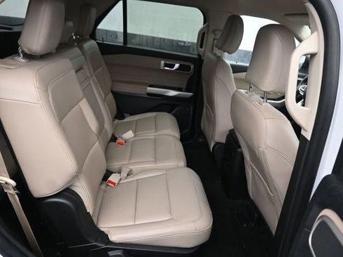 Used 2024 Ford Explorer XLT w/ Equipment Group 202A AWD/4WD image 8