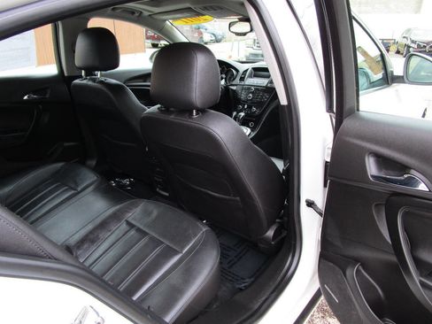 Used 2011 Buick Regal CXL Turbo w/ TO3 Preferred Equipment Group image 16