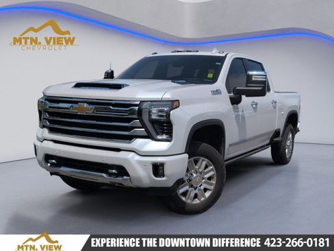 Used 2024 Chevrolet Silverado 2500 High Country w/ High Country Premium Package AWD/4WD image 1