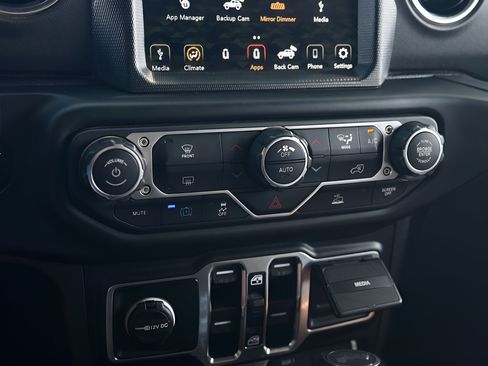 Used 2022 Jeep Wrangler Unlimited Rubicon 4xe AWD/4WD image 11