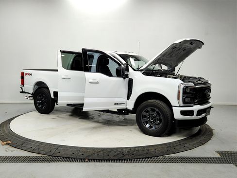 Used 2024 Ford F250 Lariat w/ Sport Appearance Package image 9