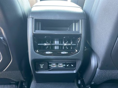 Used 2025 Jeep Grand Cherokee Overland AWD/4WD image 35