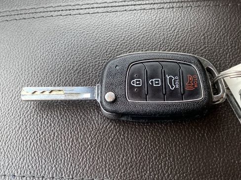 Used 2017 Hyundai Santa Fe Sport image 32