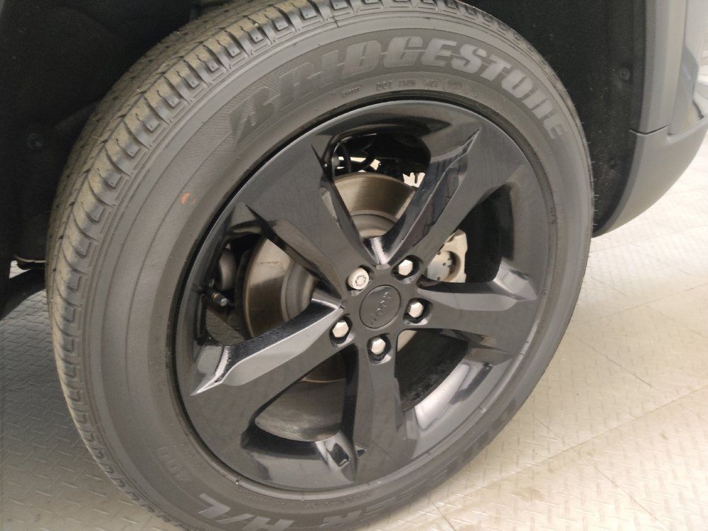 Used 2023 Jeep Grand Cherokee Altitude AWD/4WD image 31