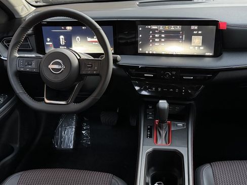 New 2026 Nissan Kicks SR w/ Cold Weather Package AWD/4WD image 14