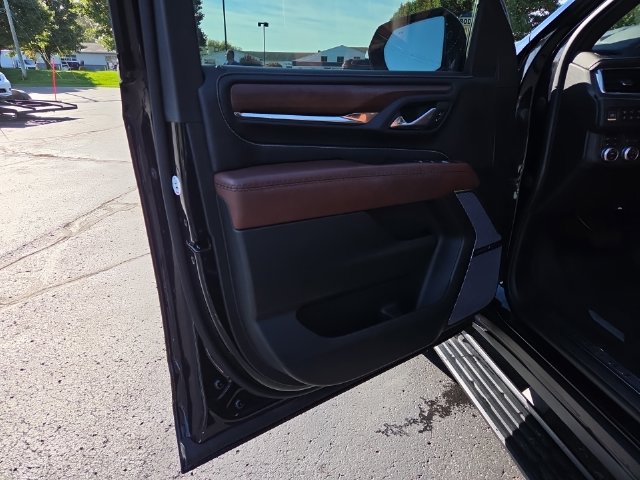 Used 2023 GMC Yukon XL Denali Ultimate w/ LPO, Floor Liner Package AWD/4WD image 9