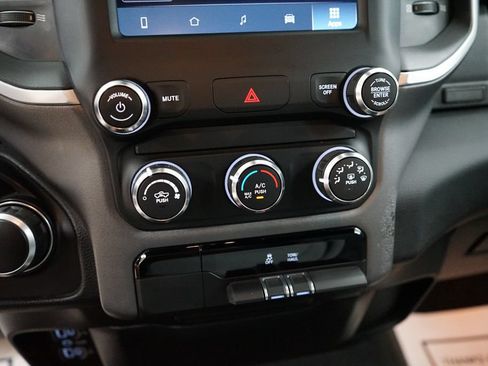 Used 2022 RAM 1500 Big Horn AWD/4WD image 38