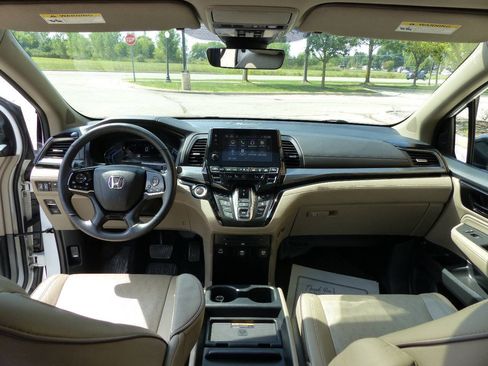 Used 2024 Honda Odyssey Elite image 45