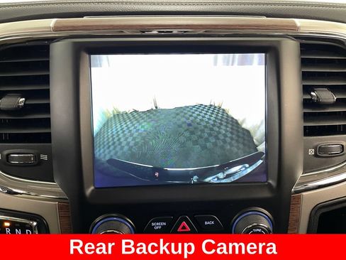Used 2018 RAM 1500 Laramie AWD/4WD image 3