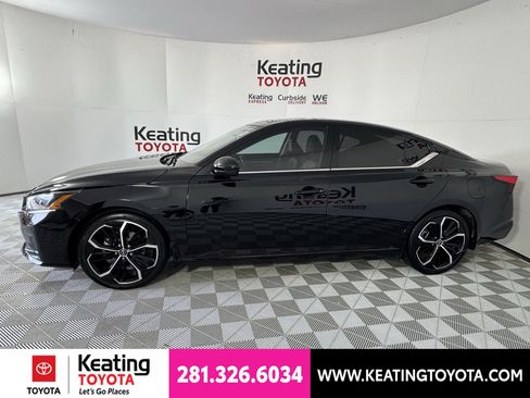 Used 2024 Nissan Altima 2.5 SR w/ SR Premium Package FWD image 8