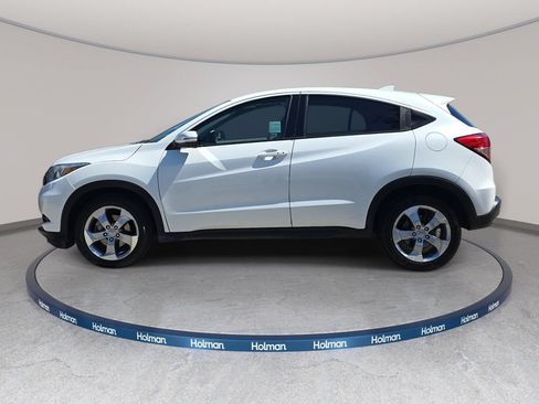 Used 2017 Honda HR-V EX image 9