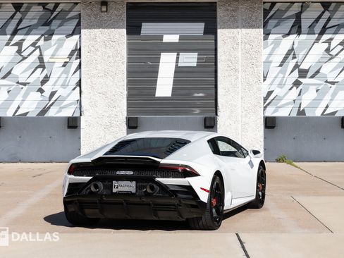 Used 2020 Lamborghini Huracan EVO image 15